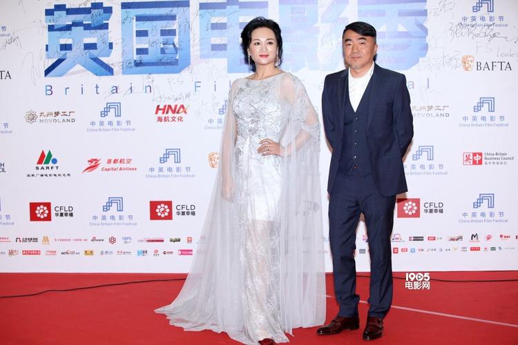 克拉拉真空透视装亮相中英电影节 大抢杨幂风头