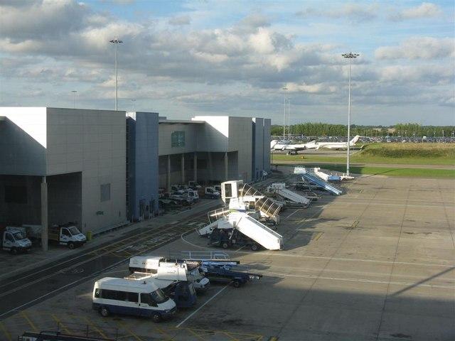伦敦卢顿机场 (luton airport)