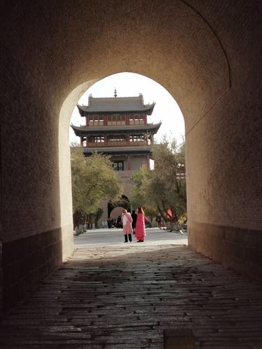 嘉峪关的光化门,光化,表示旭日东升,祥瑞之意.