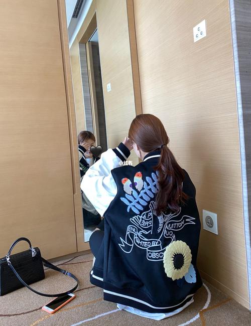 lv棒球服_棒球服_穿搭_路易威登怎么样_刺绣_吴亦凡_时尚_穿搭