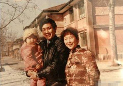 唐国强的前妻是怎么死的?