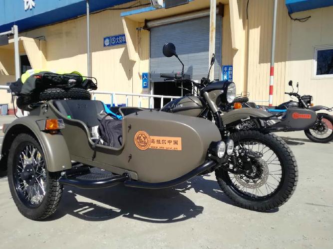 俄罗斯乌拉尔ural边三轮摩托车
