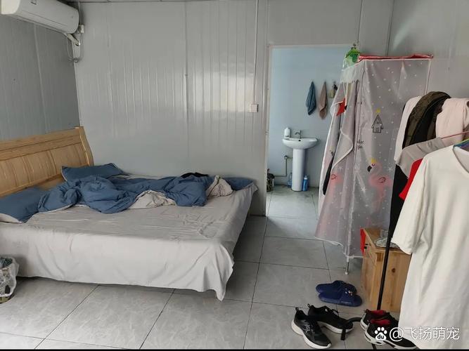 这是我的工地宿舍,不好也不坏,大家的宿舍都怎么样呢,工地都差不多吧