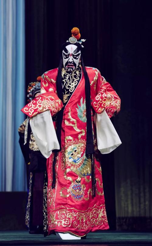 王伦张静 饰演 佘太君杜喆 饰演 杨宗保李胜素 饰演 穆桂英戴忠宇