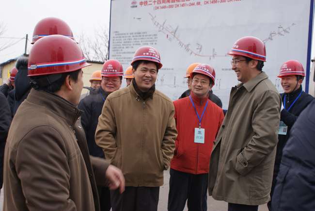南昌铁路局副局长王秋荣一行检查西环线工程建设