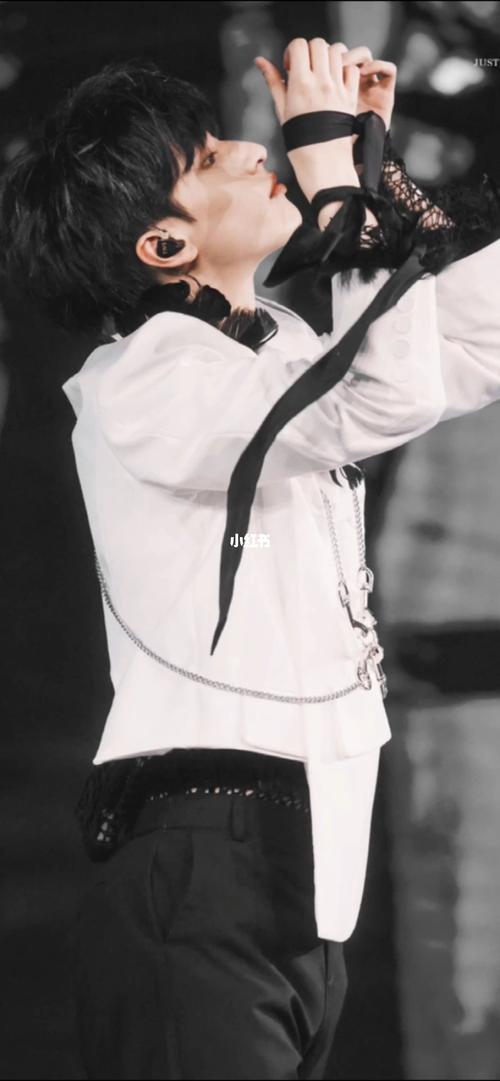 严浩翔《criminal》_严浩翔_娱乐_明星娱乐资讯