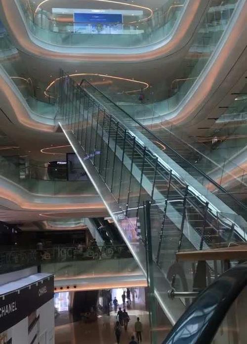 天汇广场igc-"猎德地铁b出口,走过长长的通道就到天汇