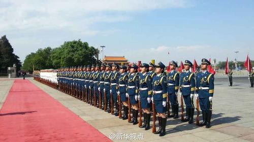 解放军三军仪仗队首现女仪仗兵身影威武挺拔