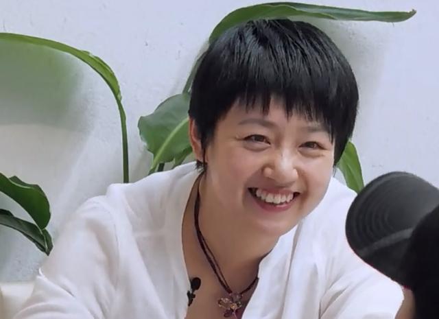 白慧明唯一一次做群演,被于谦一见钟情,《三重奏》帮忙撒了狗粮