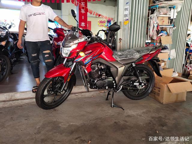 豪爵dk125r摩托车,款式很漂亮.豪爵质量也非常可靠.