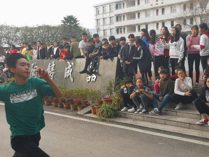 重庆市荣昌区安富初级中学"迎新年"冬季越野赛