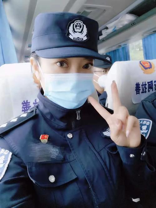 致敬最美警花父亲病逝归期不定她含泪坚守额济纳疫线