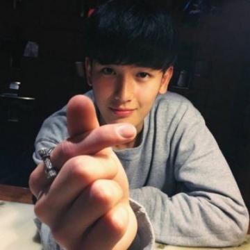 2019最火微信头像男生帅气搞怪 想谈恋爱吗我这边二缺一