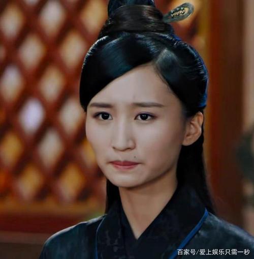 任嘉伦老婆在剧里演男人,就连配音都是男的,可画面一