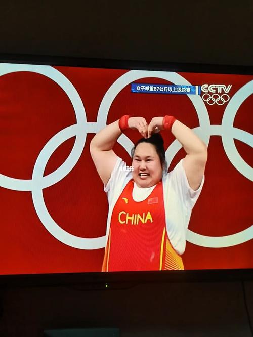 举重李雯雯 爱了 比心_体育运动_其他赛事