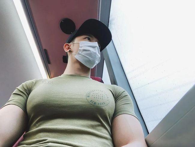 胸肌|哑铃|肌肉|小何_网易订阅