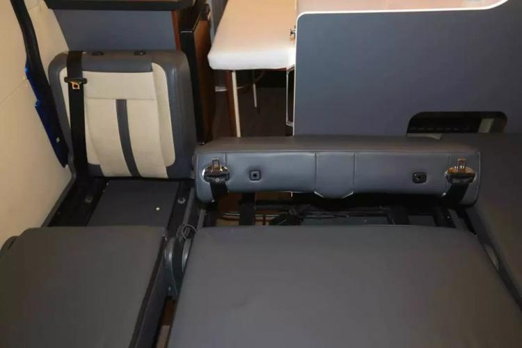 纵享自在出行,这款国产依维柯b530标准版b型车(纵置床)怎么夸都不够!