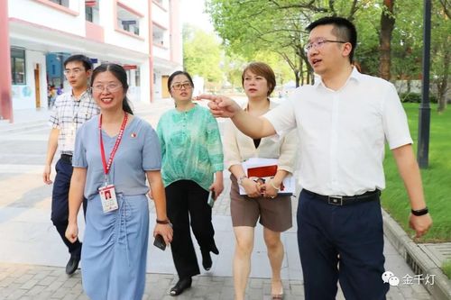 陆剑峰镇长带队走访了亭林中学,石浦中学,实地调研了艺体馆,实验室