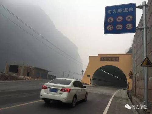 站绕道国道108线至成都 (图片来源于网络) 2 国道318线芦山飞仙关隧道