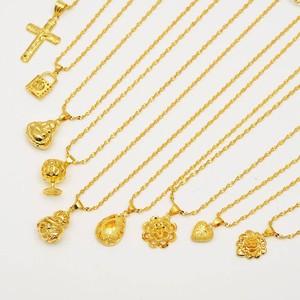 老凤祥黄金项链吊坠皇冠