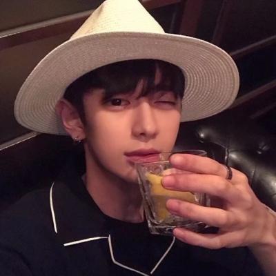 最潮男生yy头像帅气阳光高清我若不笑的猖狂谁替我坚强