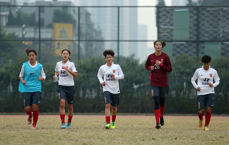24岁女足球员走红 清纯惊艳身材高挑