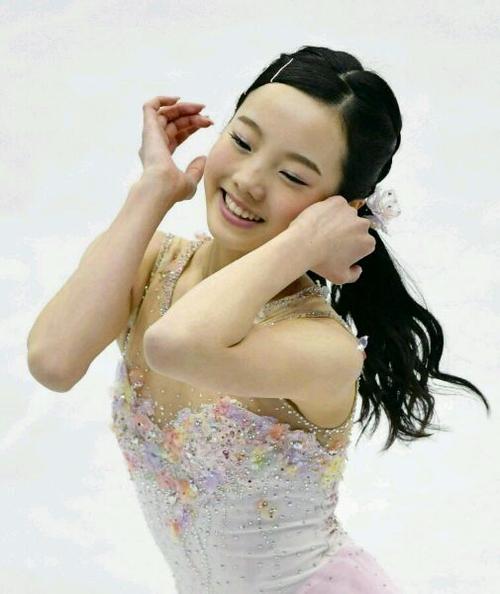 青年花样滑冰锦标赛女子单人滑比赛的金牌,妹妹是著名子役本田望结
