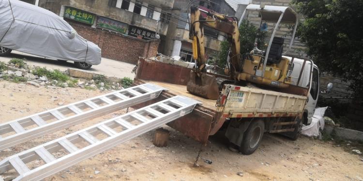 日立雷沃小松微型挖掘机爬梯小钩机铝爬梯5t履带挖机爬梯