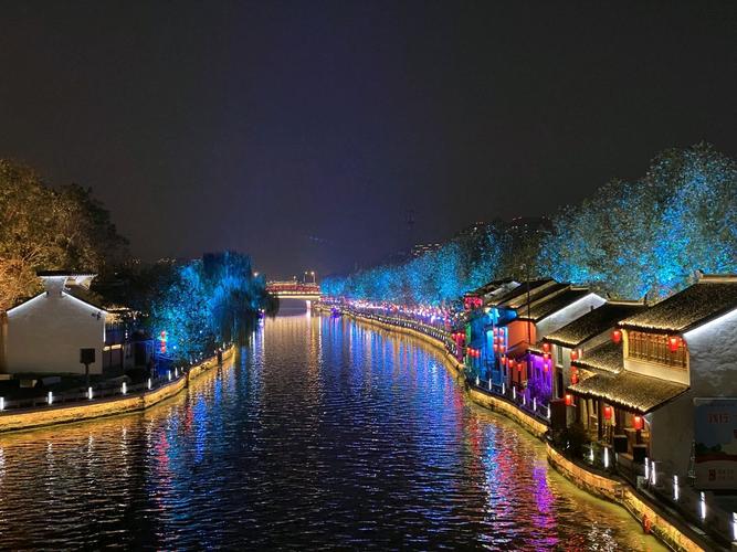无锡南塘老街夜景漂亮,灯火阑珊游人如织