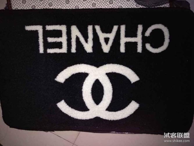 另一个小毯子,还有香奈儿标志呢,美美哒