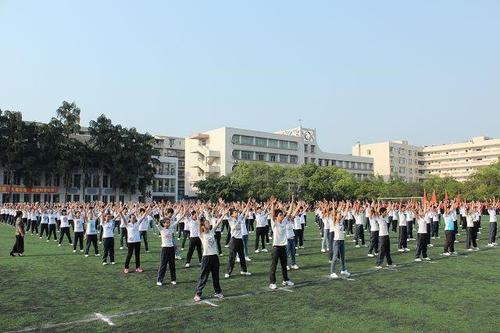 泸化中学成功举办韵律操比赛