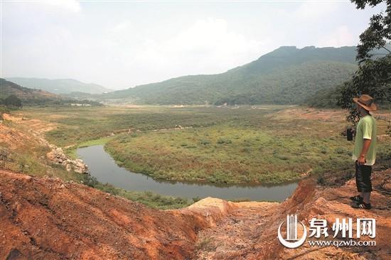南安水头石壁水库水位低底部裸露 几十年不遇