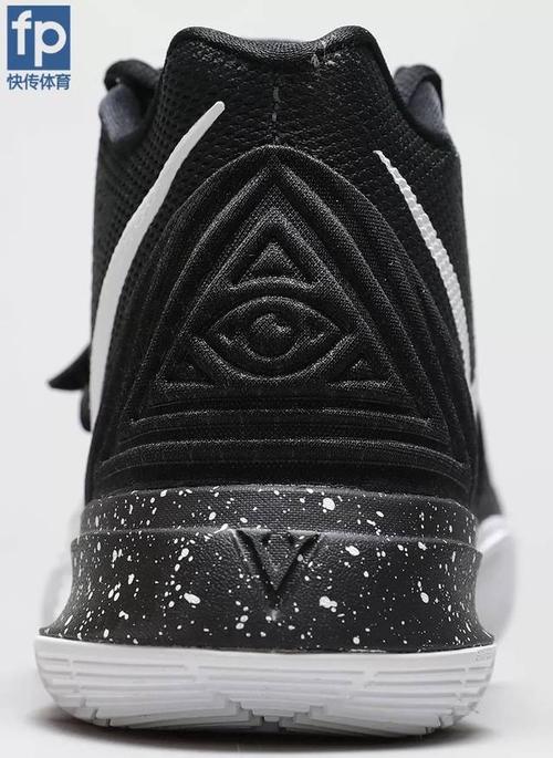 鞋舌位置的欧文个人logo以及手写签名