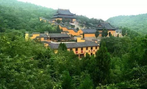 八公山位于中国安徽省淮南市与寿县古城交界处,是著名的文化胜地,汉