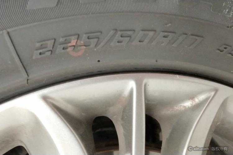 现代ix35左前轮胎尺寸