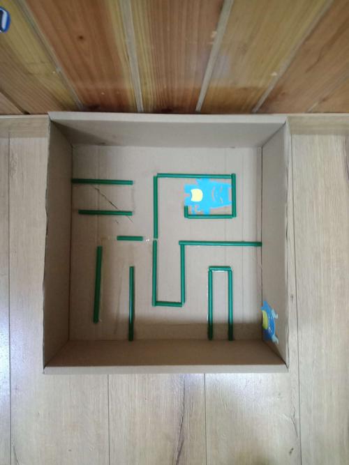 合理利用吸管,纸盒,纸杯这些简单的材料制作走迷宫,球球乐的玩具,体现