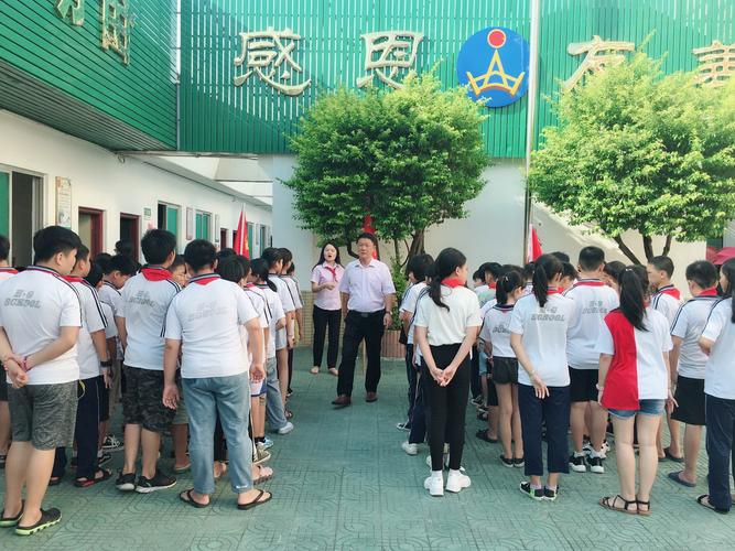 陆丰市碣石镇皇宫小学开展文明校园及周边环境整治"一月一测评"