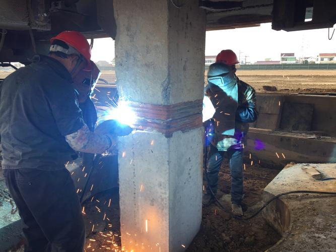 乐余服务区方桩焊接检查