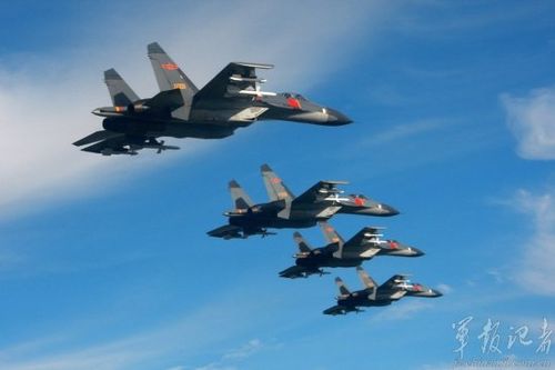 [align=center]资料图:中国空军歼11机群[/align]