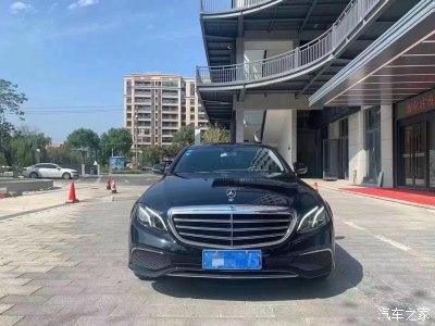 18年奔驰e200l黑色立标