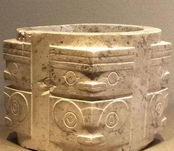 良渚文化玉钺饰 良渚文化早期人形玉觽 良渚文化早期玉质半身人像