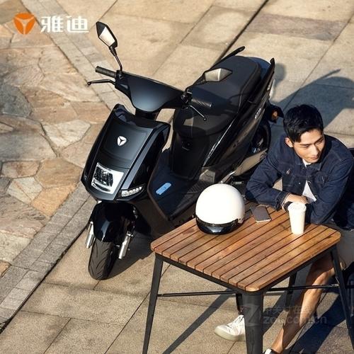 电动车 雅迪电动车 雅迪e7 li plus 图片 黑色 3 / 6隐藏