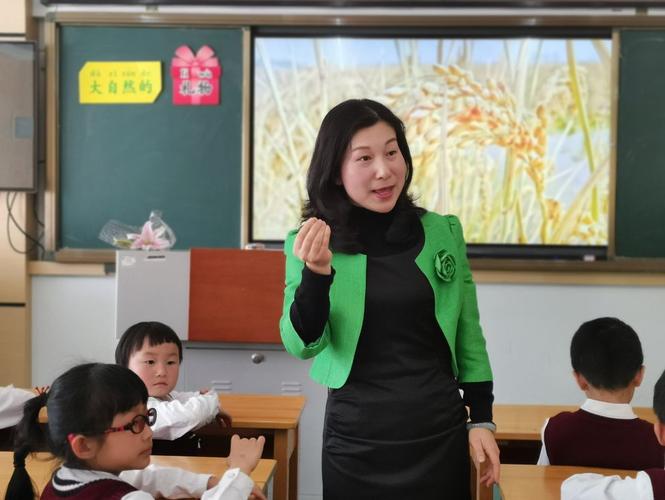 授课人:武汉市硚口区崇仁路小学 周丽娜