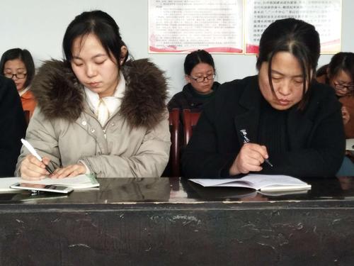 鲁权屯镇第二小学全体教师集中学习