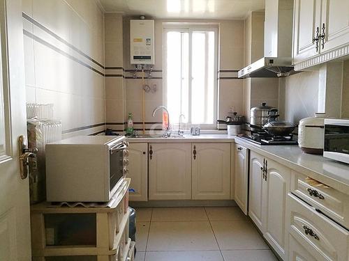 青岛北国之春采菊苑厨房照片_北国之春 采菊苑 电梯 全明户型