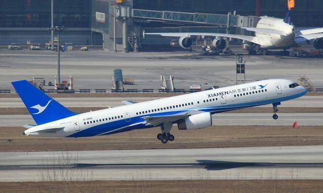 图为厦门航空的波音757客机.