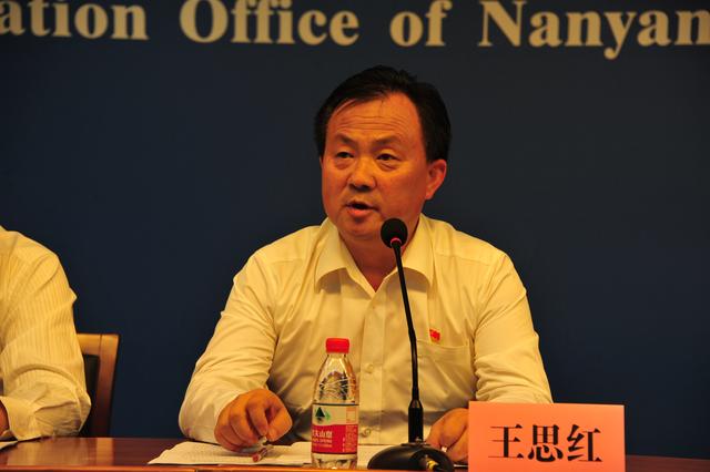 王思红: 1,在成品油领域,市场监管部门的主要职责是对合法加油站的