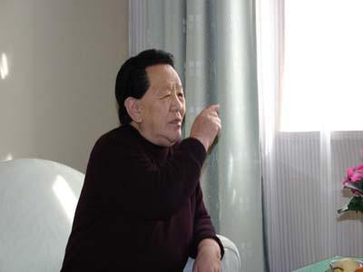 刘金鱼代表:77周岁,河北涉县西戌村党委书记.