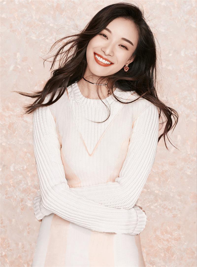 倪妮 笑得很自然 不知道牙齿是不是天生的