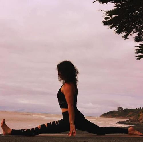 心情负能量太多,让瑜伽给你带来更多的正能量